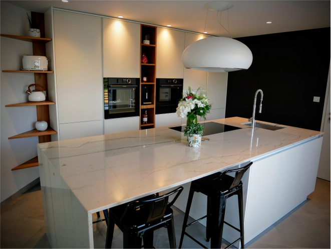 Cuisine contemporaine rénovée sur-mesure par Avenir Cuisine